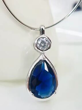 New Drop Pendant Necklace Blue or Green